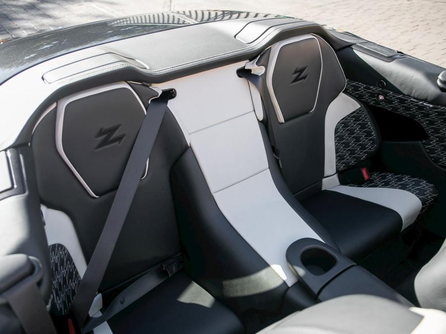 Интерьер Aston Martin Vanquish Zagato Volante 2018 года  (UK) (фото 33 из 34)